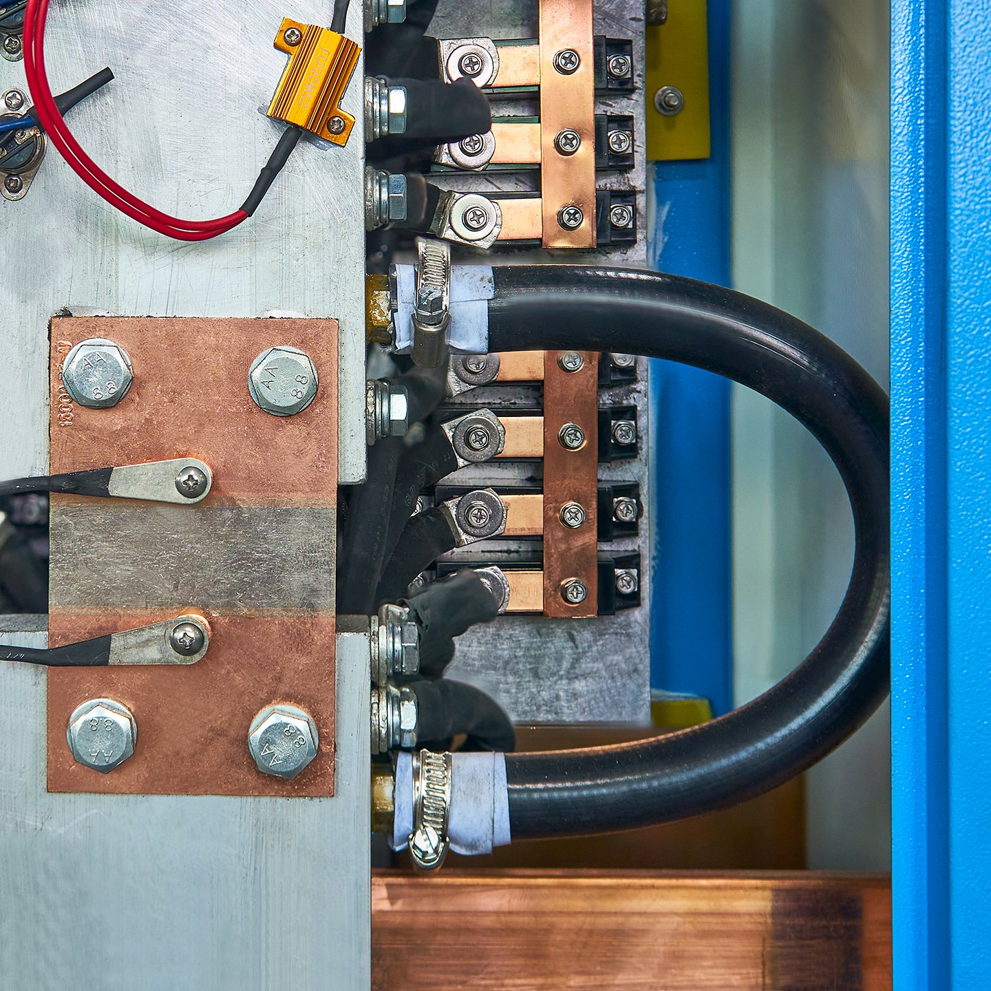 12V Water-cooled 3000A high frequency rectifier